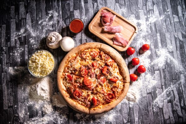 Proper Pizza & Pasta Prosciutto Funghi 01